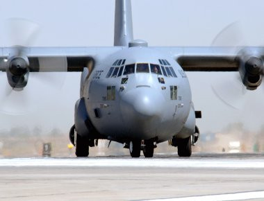 Απογειώθηκε το C-130 της Πολεμικής Αεροπορίας που θα φέρει στην Ελλάδα 60 Κύπριους πυροσβέστες